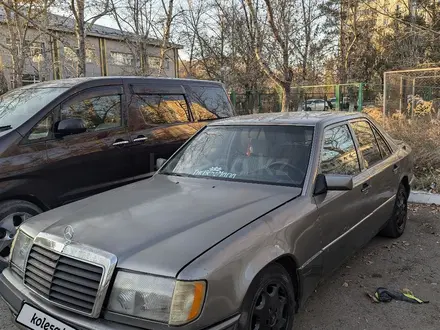 Mercedes-Benz E 260 1990 года за 999 999 тг. в Павлодар