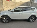 Toyota RAV4 2015 года за 10 000 000 тг. в Алматы – фото 3