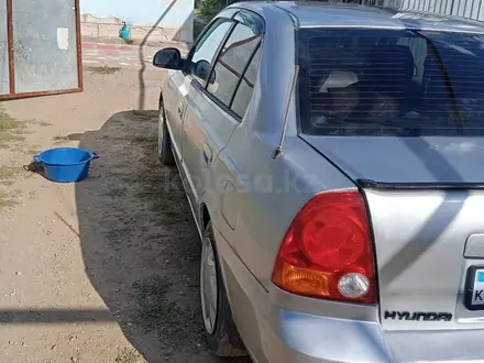 Hyundai Accent 2003 года за 2 000 000 тг. в Актобе – фото 4