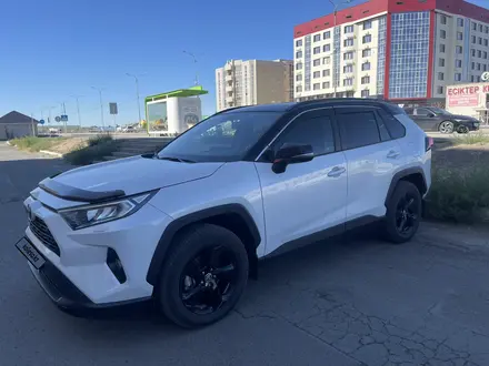 Toyota RAV4 2022 года за 21 500 000 тг. в Атырау