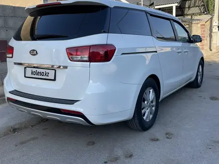Kia Carnival 2015 года за 11 500 000 тг. в Шымкент – фото 3
