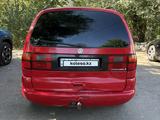 Volkswagen Sharan 1999 года за 1 700 000 тг. в Алматы – фото 2