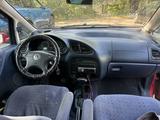 Volkswagen Sharan 1999 года за 1 700 000 тг. в Алматы – фото 5