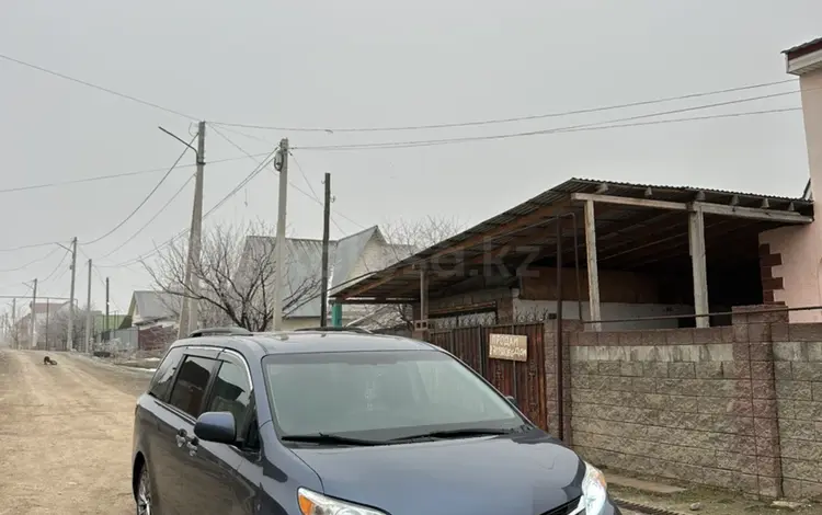 Toyota Sienna 2015 годаfor14 200 000 тг. в Алматы