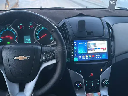 Chevrolet Cruze 2014 года за 3 300 000 тг. в Актобе – фото 13