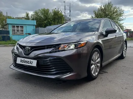 Toyota Camry 2018 года за 12 000 000 тг. в Петропавловск – фото 2