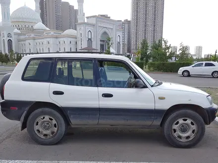 Toyota RAV4 1997 года за 2 200 000 тг. в Астана – фото 5