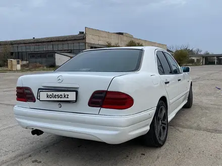 Mercedes-Benz E 320 1995 года за 2 600 000 тг. в Тараз – фото 5