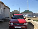 Volkswagen Passat 1997 года за 1 650 000 тг. в Атырау – фото 2