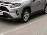 Toyota RAV4 2020 года за 14 300 000 тг. в Семей
