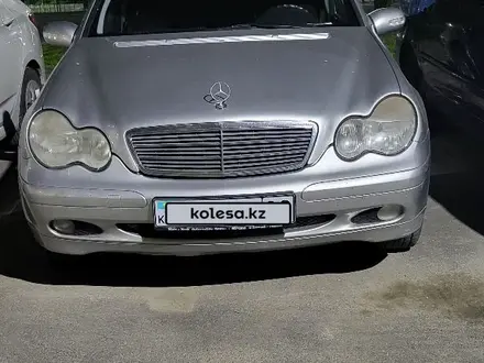 Mercedes-Benz C 180 2001 года за 3 000 000 тг. в Алматы