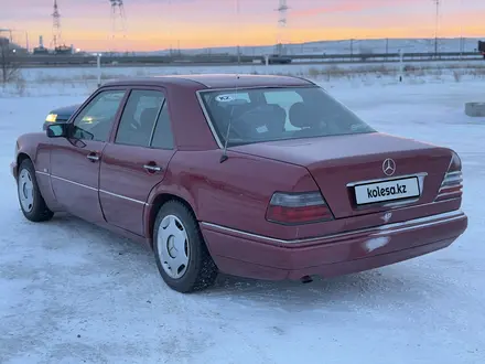 Mercedes-Benz E 220 1994 года за 2 500 000 тг. в Караганда – фото 11