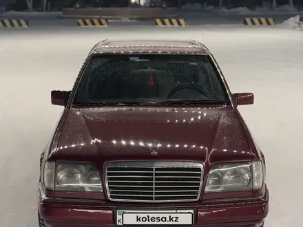 Mercedes-Benz E 220 1994 года за 2 500 000 тг. в Караганда