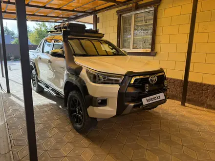Toyota Hilux 2022 года за 26 000 000 тг. в Актау – фото 2