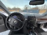 Volkswagen Touareg 2007 года за 6 500 000 тг. в Курчатов – фото 3