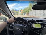 Toyota Camry 2020 года за 14 000 000 тг. в Астана – фото 2