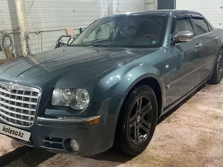 Chrysler 300C 2005 года за 6 600 000 тг. в Зеренда – фото 2