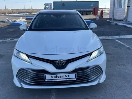 Toyota Camry 2019 года за 17 500 000 тг. в Жезказган