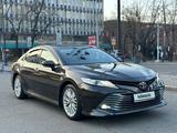 Toyota Camry 2018 годаүшін12 900 000 тг. в Алматы – фото 2