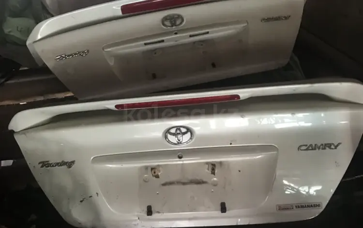 Крышка багажника Тойота Камри 35 за 45 000 тг. в Алматы