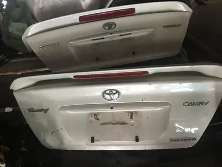 Крышка багажника Тойота Камри 35 за 45 000 тг. в Алматы – фото 3