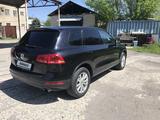 Volkswagen Touareg 2012 года за 13 000 000 тг. в Алматы – фото 3