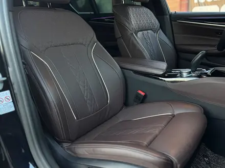 BMW 530 2018 года за 15 800 000 тг. в Алматы – фото 32
