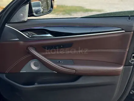 BMW 530 2018 года за 15 800 000 тг. в Алматы – фото 34
