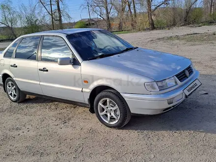 Volkswagen Passat 1996 года за 1 650 000 тг. в Усть-Каменогорск – фото 4