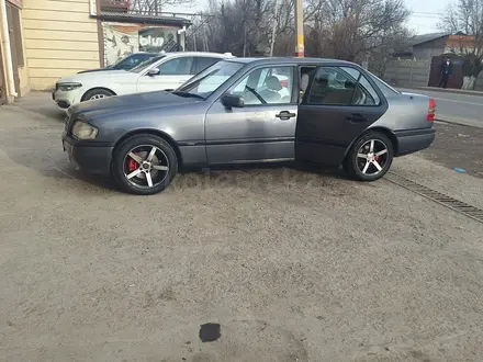 Mercedes-Benz C 220 1996 года за 1 650 000 тг. в Тараз