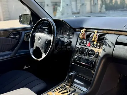 Mercedes-Benz E 320 2001 года за 3 800 000 тг. в Алматы – фото 9