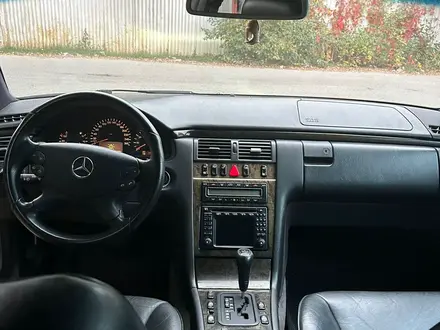 Mercedes-Benz E 55 AMG 1998 года за 4 000 000 тг. в Алматы – фото 11