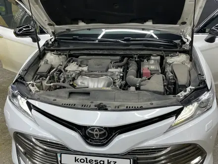 Toyota Camry 2021 года за 17 700 000 тг. в Алматы – фото 12