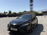 Toyota Camry 2019 года за 13 300 000 тг. в Алматы