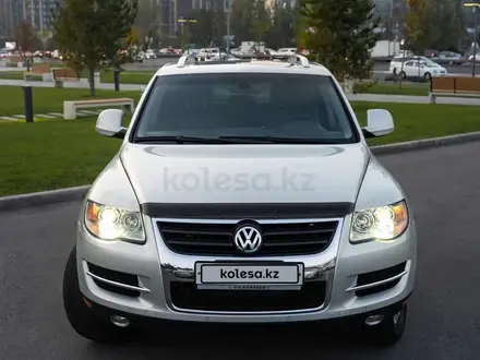 Volkswagen Touareg 2008 года за 8 700 000 тг. в Алматы – фото 26