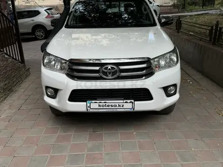 Toyota Hilux 2017 года за 17 500 000 тг. в Алматы