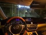 Lexus ES 300h 2013 года за 7 000 000 тг. в Атырау – фото 2