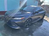 Toyota Camry 2019 года за 11 200 000 тг. в Алматы – фото 2