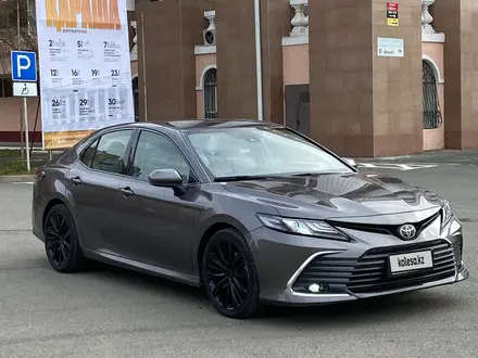 Toyota Camry 2018 года за 6 850 000 тг. в Атырау