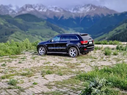 Jeep Grand Cherokee 2012 года за 11 500 000 тг. в Алматы – фото 3