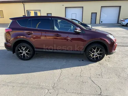 Toyota RAV4 2017 года за 12 000 000 тг. в Атырау – фото 6