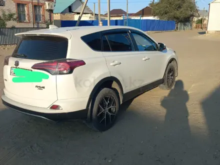 Toyota RAV4 2018 года за 13 000 000 тг. в Актобе – фото 3