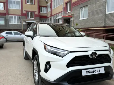 Toyota RAV4 2022 года за 17 000 000 тг. в Актобе – фото 2