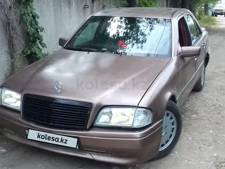Mercedes-Benz C 200 1994 года за 1 050 000 тг. в Алматы