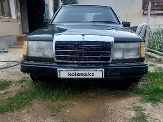 Mercedes-Benz E 230