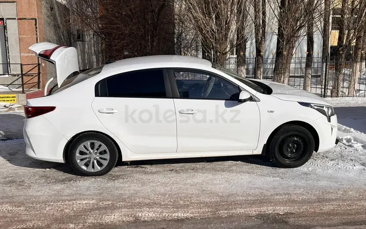 Kia Rio 2021 года за 6 200 000 тг. в Астана