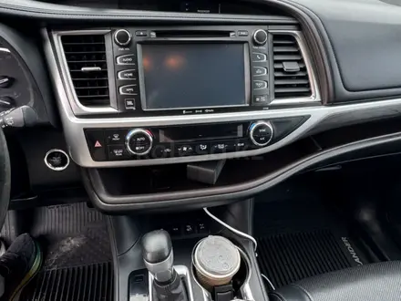 Toyota Highlander 2017 года за 10 800 000 тг. в Атырау – фото 18