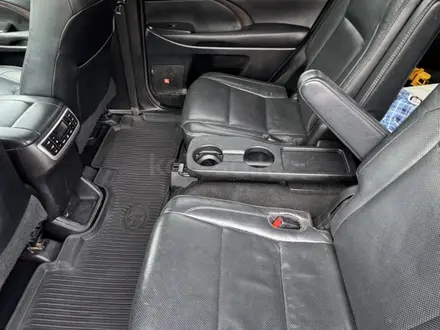 Toyota Highlander 2017 года за 10 800 000 тг. в Атырау – фото 19