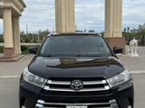 Toyota Highlander 2017 года за 10 800 000 тг. в Атырау
