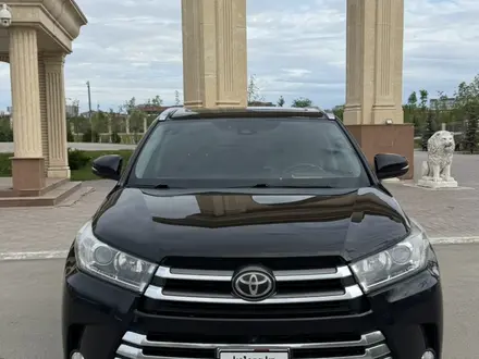 Toyota Highlander 2017 года за 10 800 000 тг. в Атырау